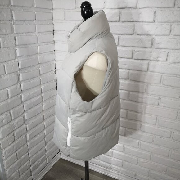 Joe Fresh Ladies Size Large Grey with White Accents Full Zip Puffy Vest - Picture 4 of 9